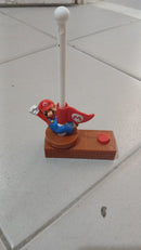 Suporte de Caneta / Display de Mesa – Super Mario (Bandeira Oficial)
